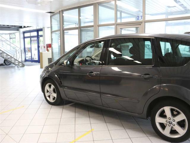 Ford S-Max  für nur 4.650,- € bei Hoffmann Automobile in Wolfsburg kaufen und sofort mitnehmen - Bild 12