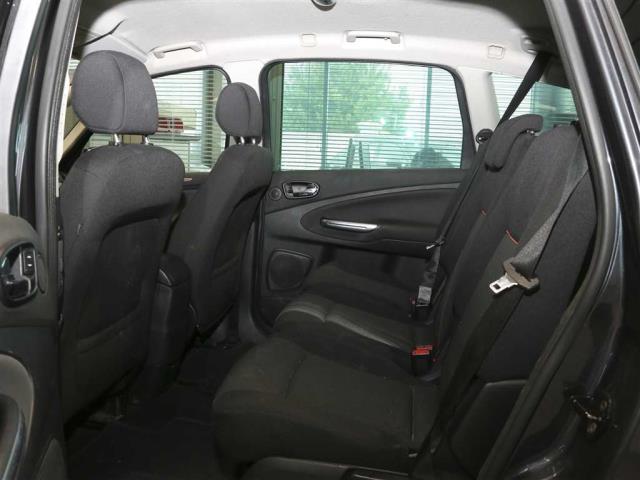 Ford S-Max  für nur 4.650,- € bei Hoffmann Automobile in Wolfsburg kaufen und sofort mitnehmen - Bild 4
