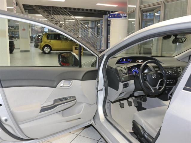 Honda Civic  für nur 11.850,- € bei Hoffmann Automobile in Wolfsburg kaufen und sofort mitnehmen - Bild 12