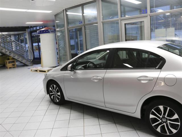 Honda Civic  für nur 11.850,- € bei Hoffmann Automobile in Wolfsburg kaufen und sofort mitnehmen - Bild 13