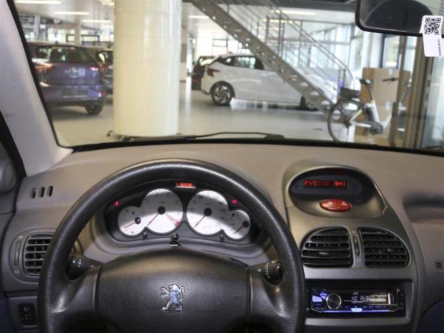 Peugeot 206  für nur 900,- € bei Hoffmann Automobile in Wolfsburg kaufen und sofort mitnehmen - Bild 8
