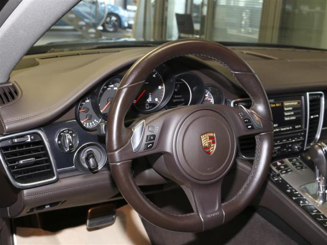 Porsche Panamera  für nur 32.900,- € bei Hoffmann Automobile in Wolfsburg kaufen und sofort mitnehmen - Bild 11