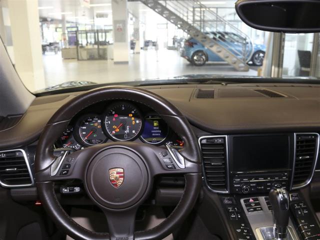 Porsche Panamera  für nur 32.900,- € bei Hoffmann Automobile in Wolfsburg kaufen und sofort mitnehmen - Bild 9