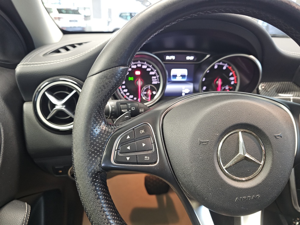 Mercedes-Benz GLA 200 – Foto 17