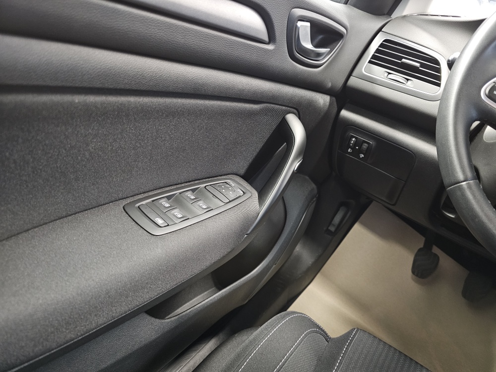 Renault Megane – Foto 18