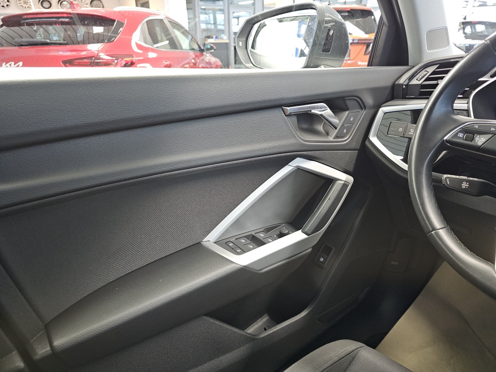 Audi Q3 – Foto 23