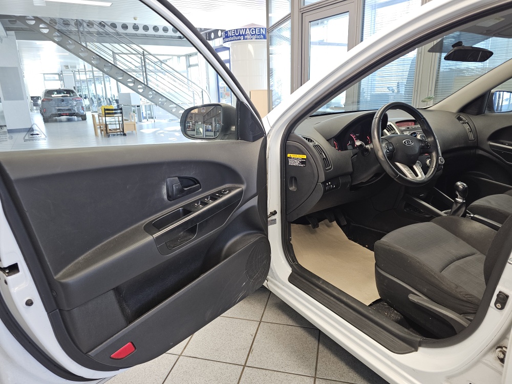 Kia Ceed – Foto 15
