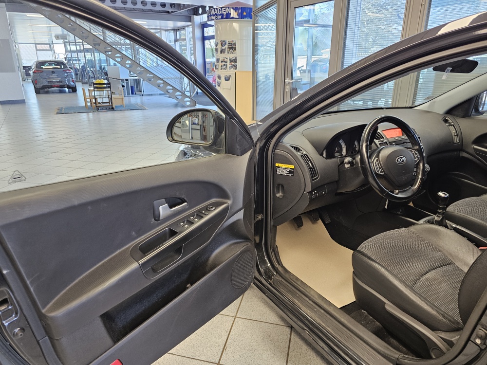 Kia Ceed – Foto 16