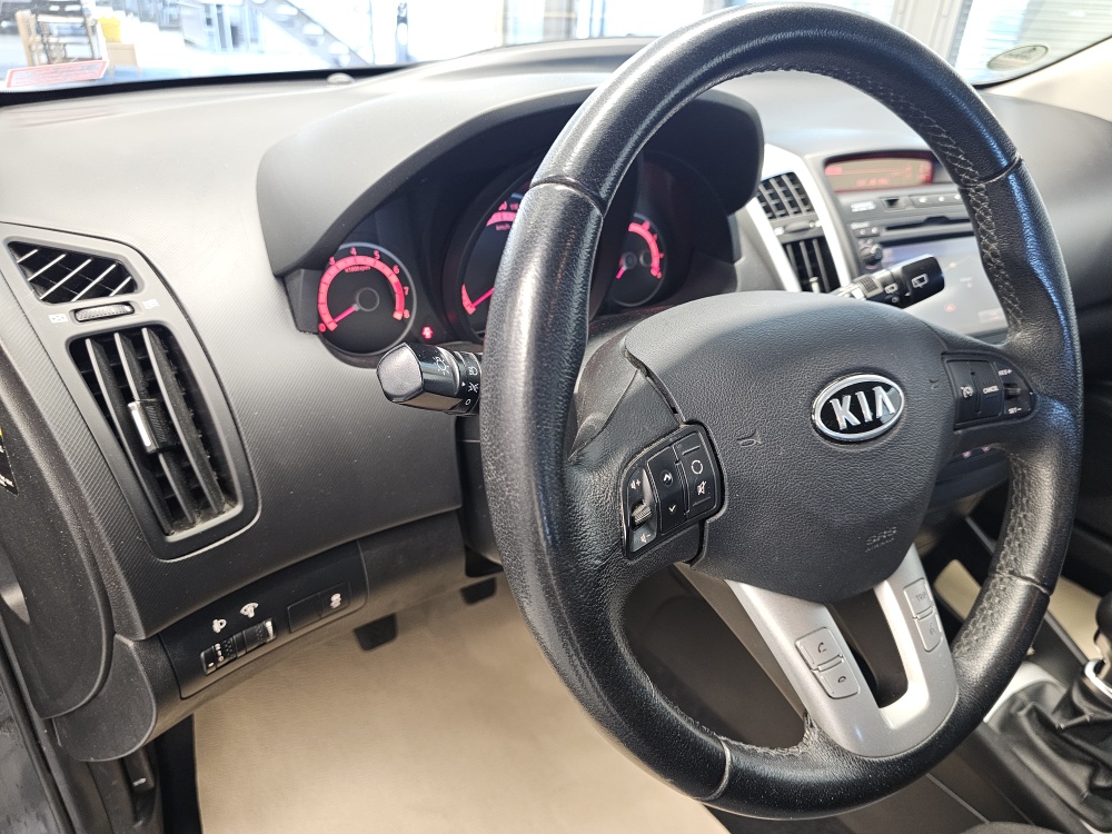 Kia Ceed – Foto 16