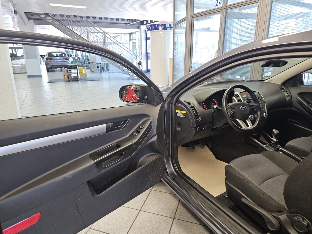 Kia Ceed – Foto 18