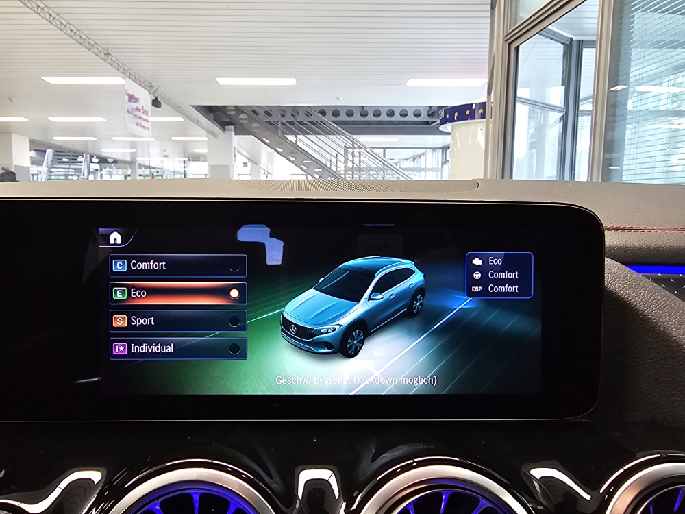 Mercedes-Benz EQA 250+ – Foto 23