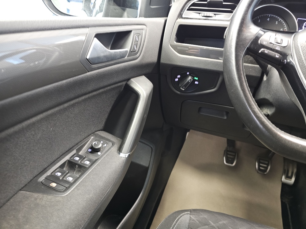 VW Touran – Foto 18