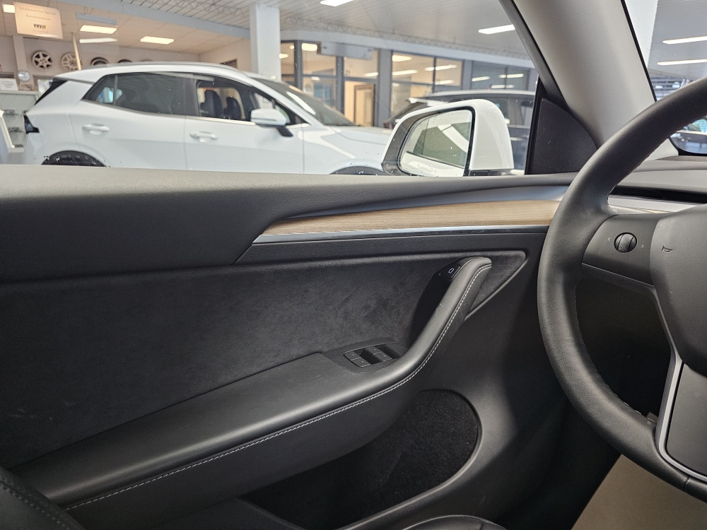 Tesla Model Y – Foto 17