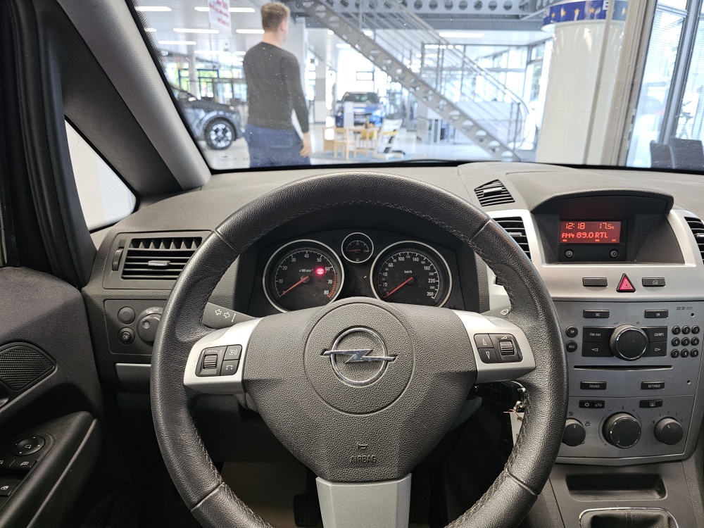Opel Zafira – Foto 14
