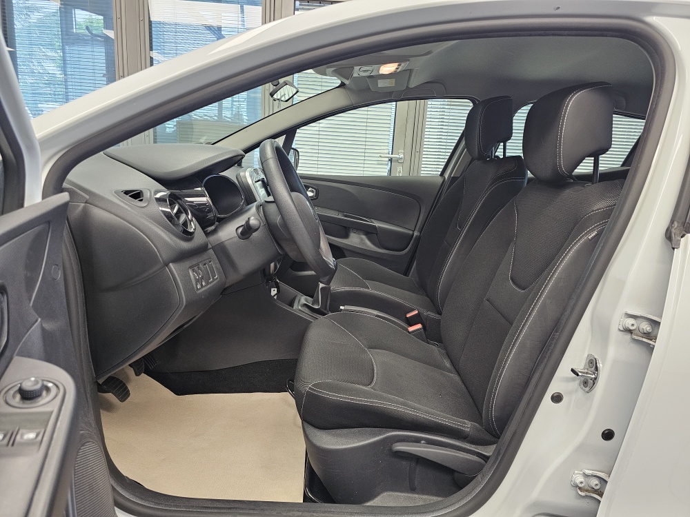 Renault Clio – Foto 16