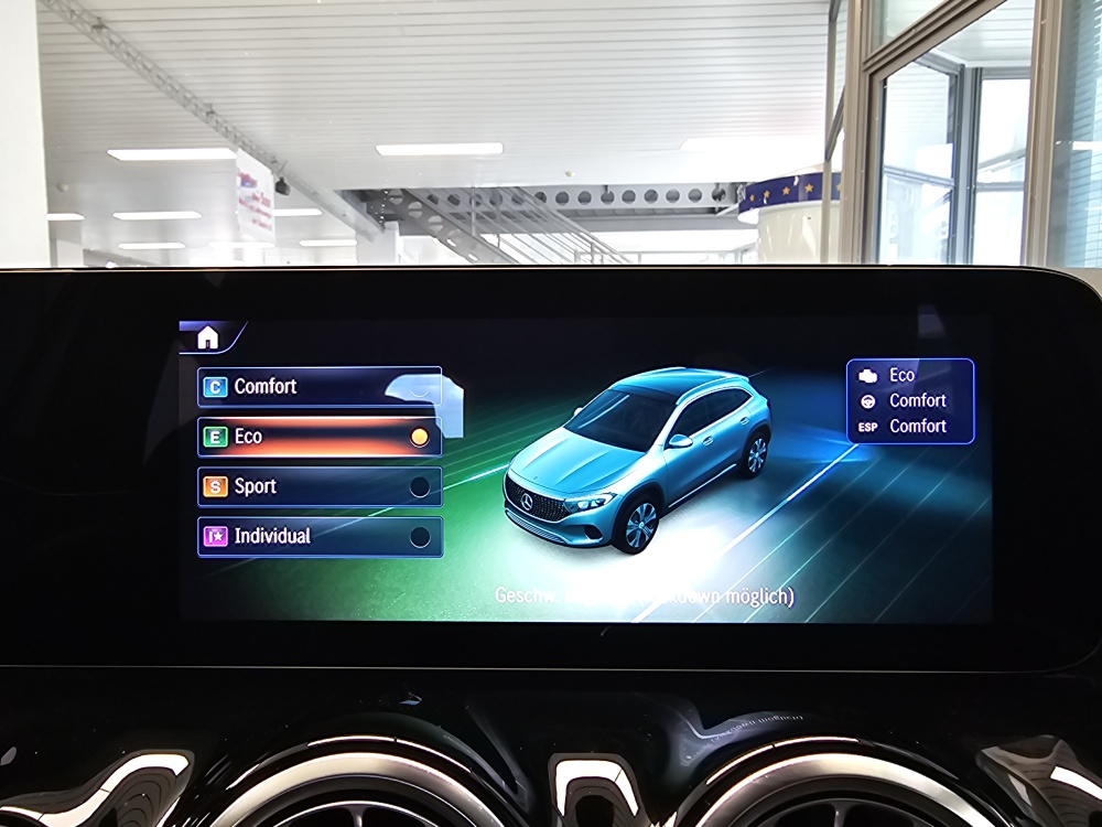 Mercedes-Benz EQA 250+ – Foto 20