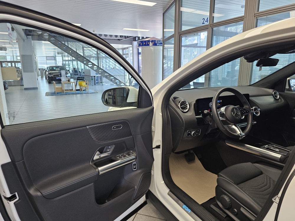 Mercedes-Benz EQA 250+ – Foto 30