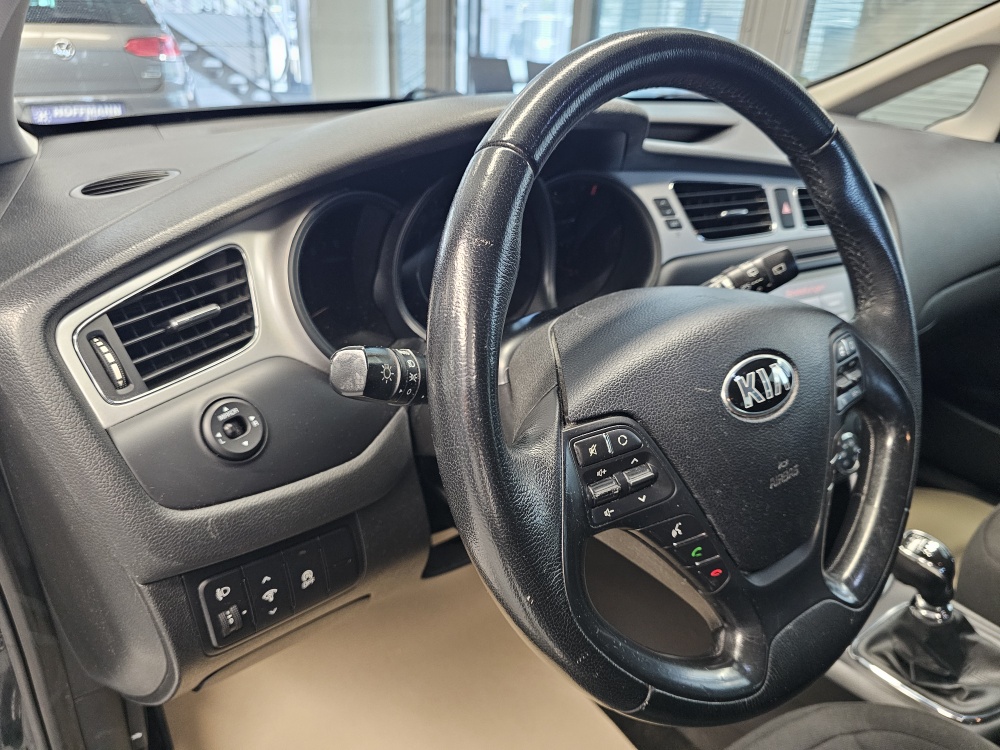Kia Ceed – Foto 15