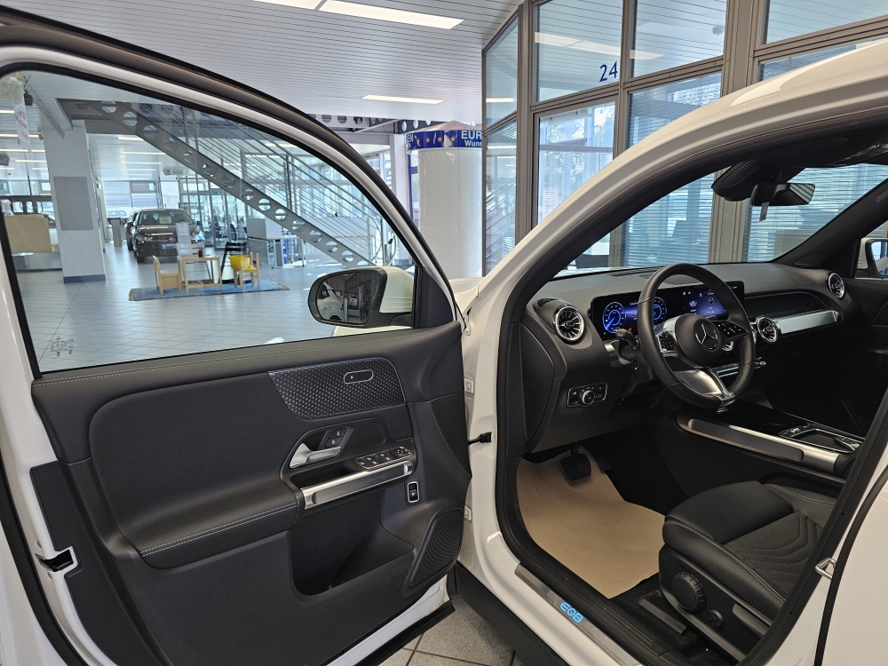 Mercedes-Benz EQB 250+ – Foto 32