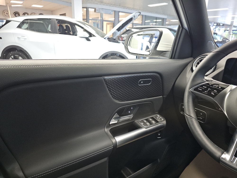 Mercedes-Benz EQA 250+ – Foto 25