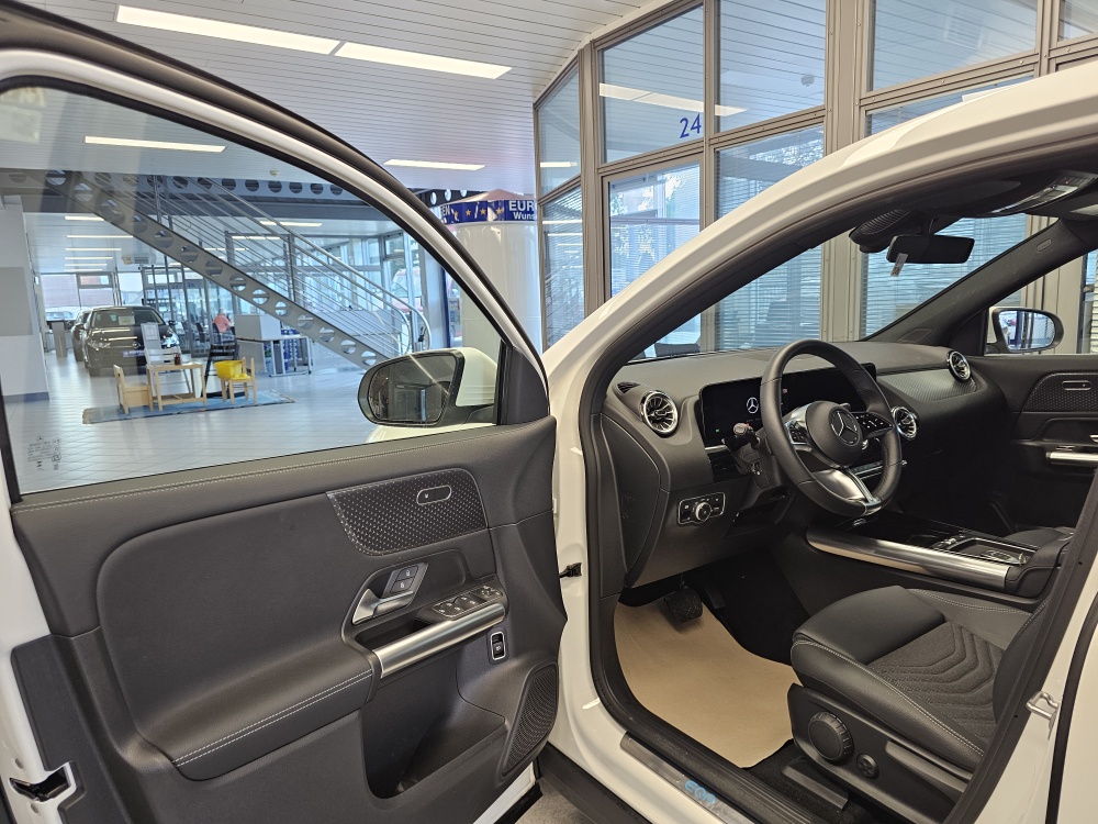 Mercedes-Benz EQA 250+ – Foto 32