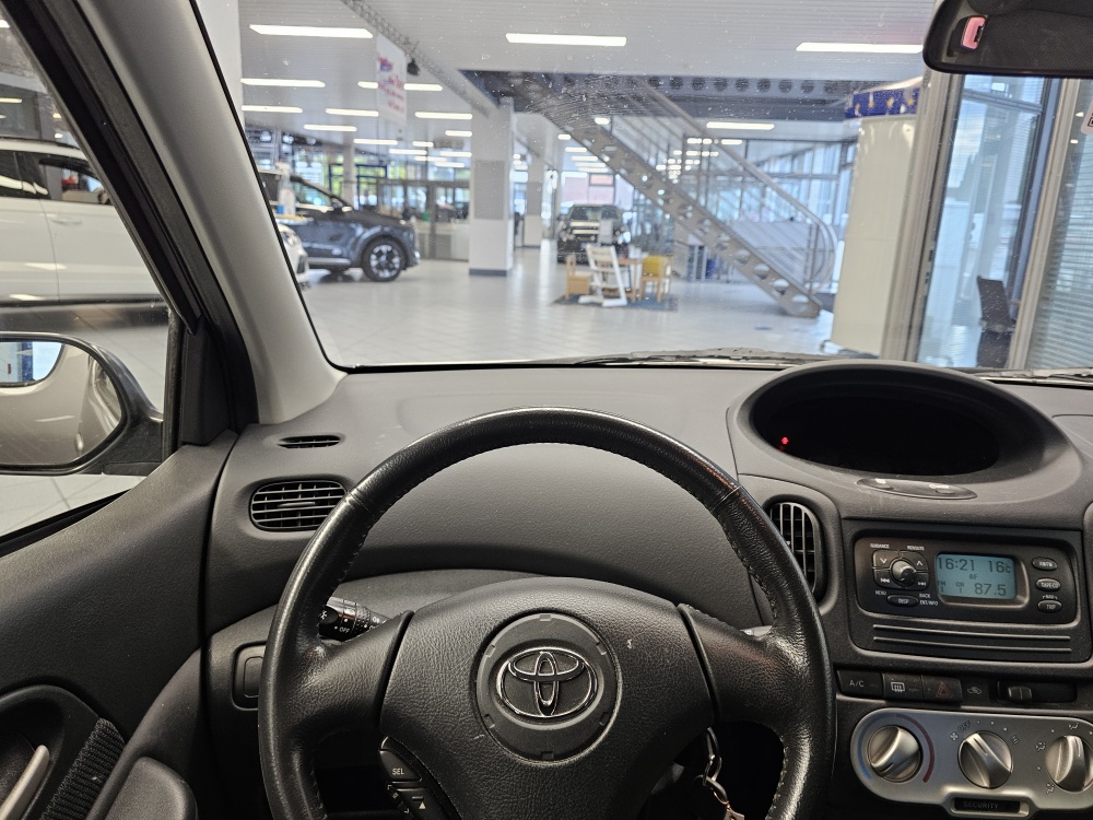 Toyota Yaris Verso – Foto 10