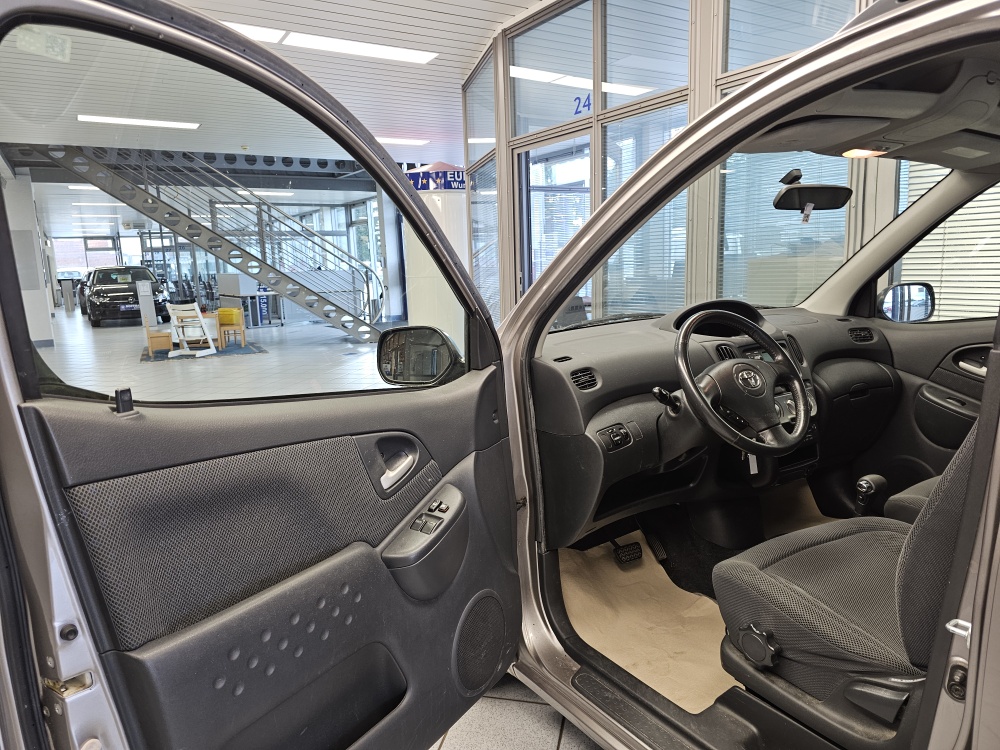 Toyota Yaris Verso – Foto 13