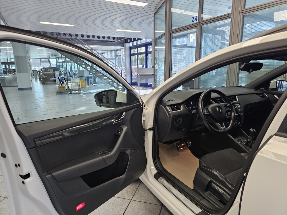 Skoda Octavia Combi – Foto 19