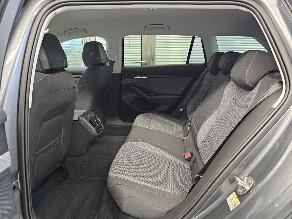 Skoda Superb Combi – Foto 7